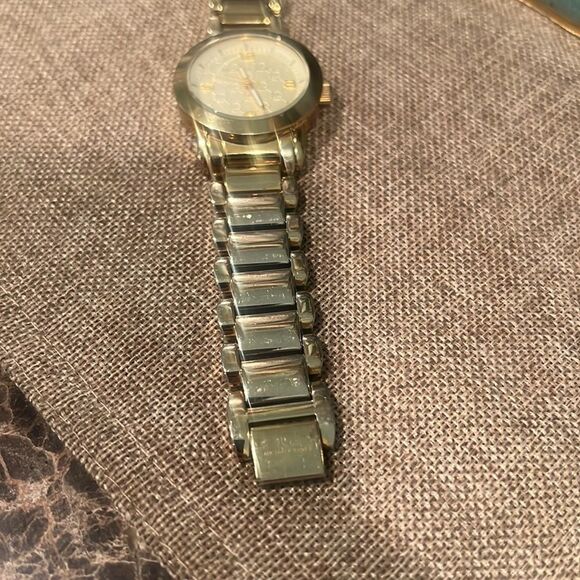 Women’s Michael Kors Gold Watch - Picture 8 of 9